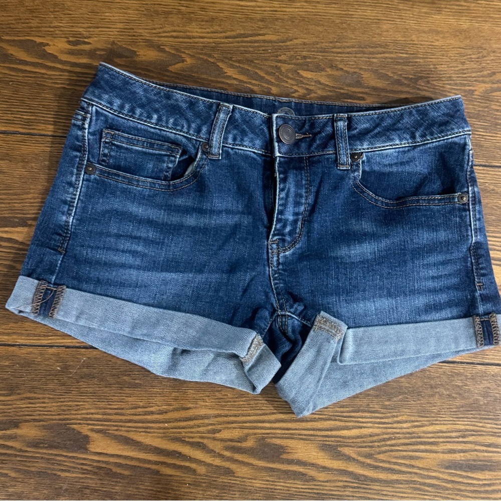 SO size 5 juniors Shortie Indigo Jean Shorts. nice condition